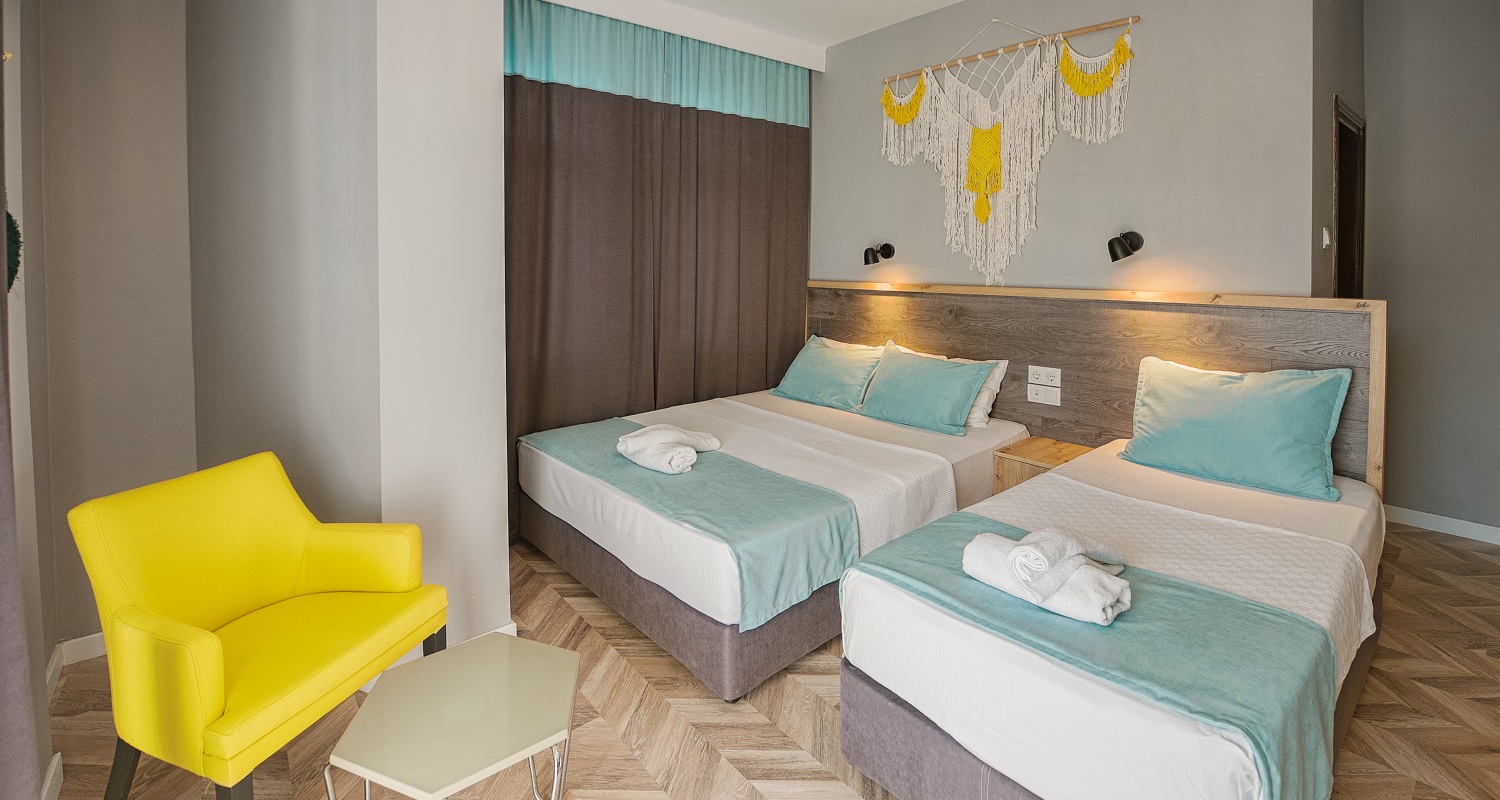 Üç Kişilik Oda - Manzaralı | Hotel Royal City